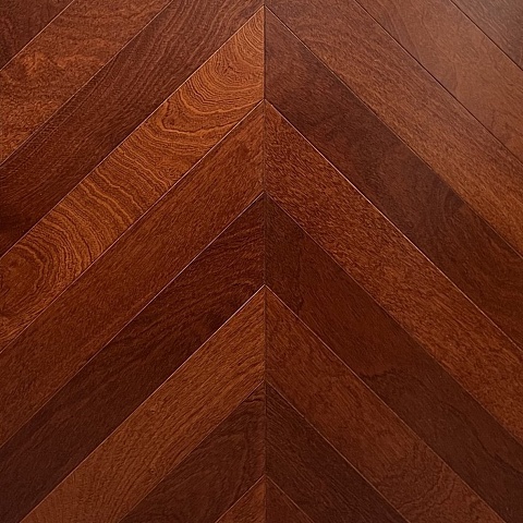 Wood Bee Herringbone Сапели гладкий глянец Sapele, UV-лак gloss 40±5% (левая) (фото 1)