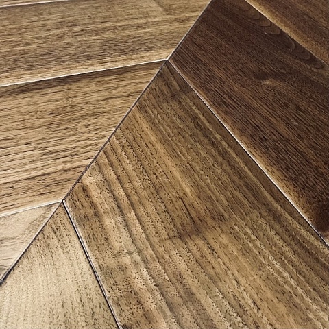 CROWNWOOD EXOTIC ONE Французская елка 45° 2-х слойная Орех Американский Натуральный Селект лак 600 х 125 х 15 / 1.50 м2 (фото 6)